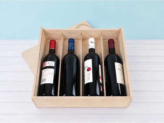 Caja de madera para 4 botellas de vino con tapa corredera